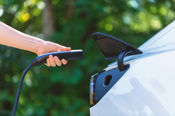 Charging an electric vehicle — Stock Photo, Image