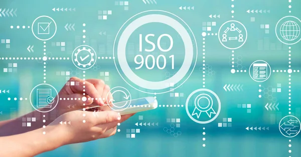 ISO 9001 con smartphone —  Fotos de Stock