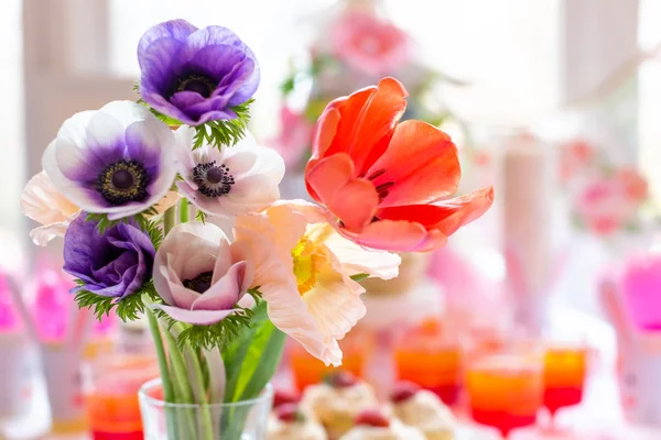 Vaso di fiori primaverili — Foto Stock