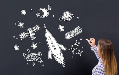 Uzayın ve roketin hayalini kur genç bir kadınla