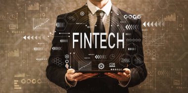 Bir tablet bilgisayar tutan işadamı ile fintech 