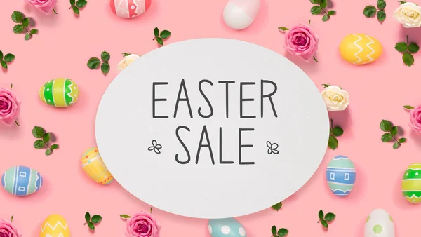 Mensaje de venta de Pascua con huevos de Pascua —  Fotos de Stock