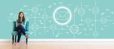 Genç kadın ile e-posta