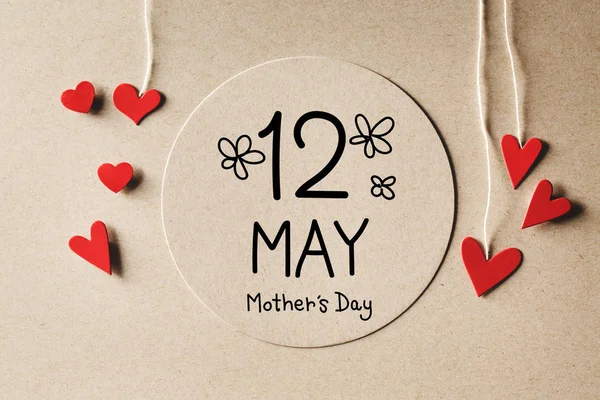 12 Μαΐου μήνυμα ημέρα της μητέρας με μικρές καρδιές — Φωτογραφία Αρχείου