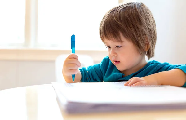 Toddler boy drawing — Stock Photo, Image