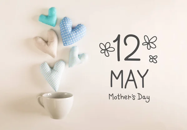 Mammas dag meddelande med blå hjärtkuddar — Stockfoto