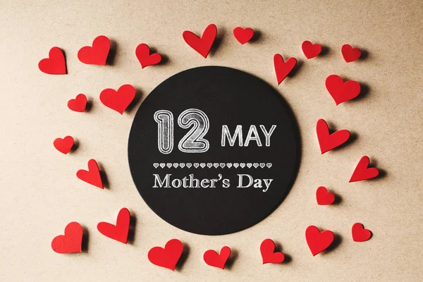 12. Mai Muttertagsbotschaft mit kleinen Herzen — Stockfoto