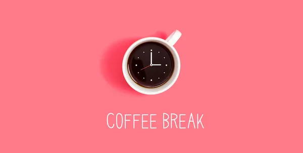Kahve fincanı ile masa saati — Stok fotoğraf