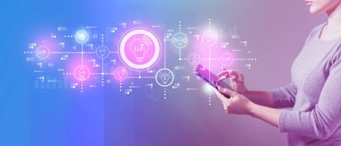 Lifi tema ile bir tablet kullanan kadın