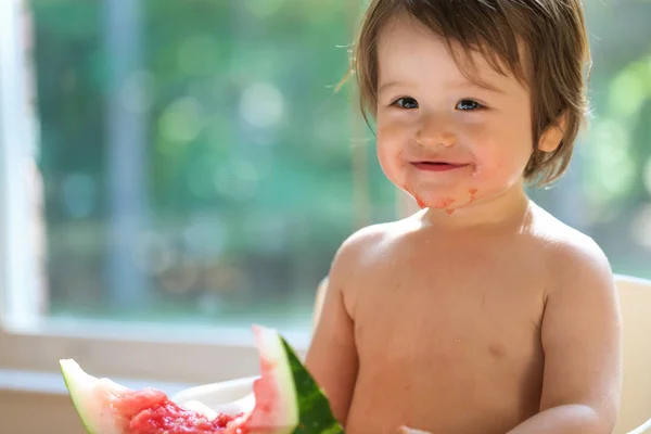 Toddler boy eating watermelon — Stock Photo, Image