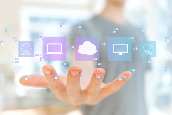 Cloud computing con il giovane — Foto Stock