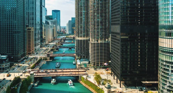 Fiume Chicago con barche dall'alto — Foto Stock