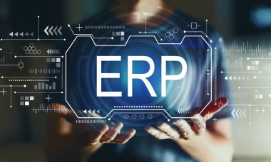 Genç adam ile kurumsal kaynak planlama