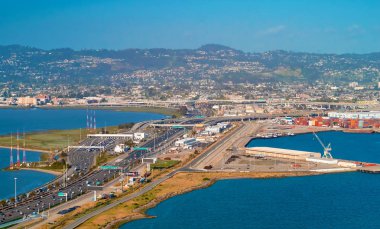 Hava görünümündeki Oakland Harbor otoyolu