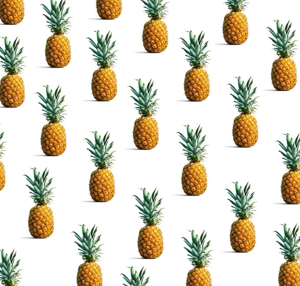 Ananas på enfärgad bakgrund — Stockfoto