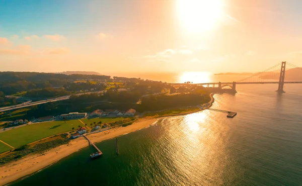 Luchtfoto van de Golden Gate Bridge in San Francisco — Stockfoto