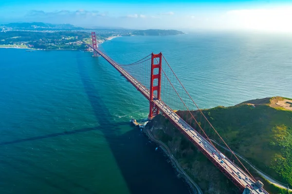 Вид с воздуха на мост Золотые Ворота в Сан-Франциско — стоковое фото