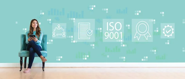 ISO 9001, fiatal nő — Stock Fotó