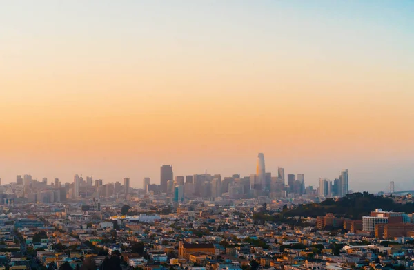 Blick auf San Francisco in der Dämmerung — Stockfoto