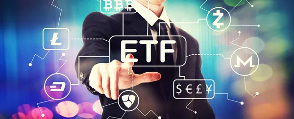 Cryptogeld ETF thema met een zakenman — Stockfoto