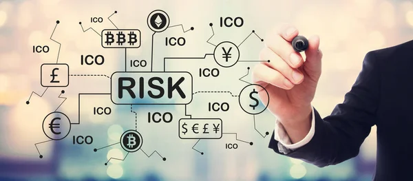 Crypto-monnaie ICO thème de risque avec l'homme d'affaires — Photo