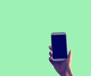 Kişi holding smartphone