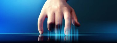 Tablet bilgisayarda düğmeye basarak