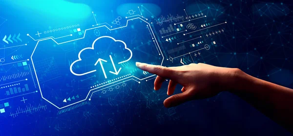 Cloud computing met de hand op een knop drukken — Stockfoto