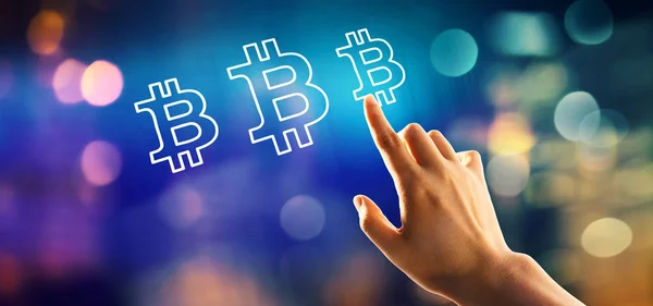 Bitcoin-Thema mit der Hand auf Knopfdruck — Stockfoto