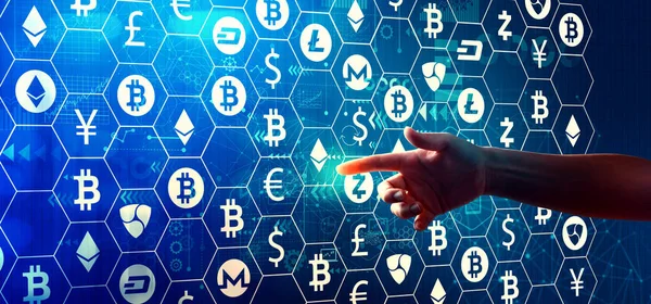 Cryptocurrency bir düğmeye basarak elle — Stok fotoğraf