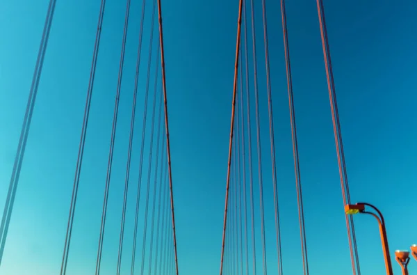 San Franciscos Golden Gate Köprüsü üzerinde seyahat — Stok fotoğraf