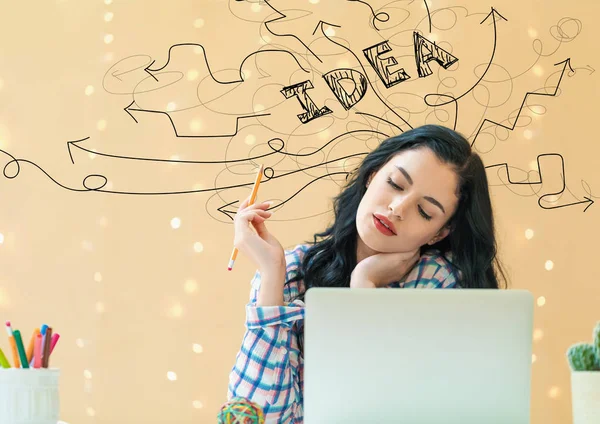 Brainstormen idee pijlen met jonge vrouw — Stockfoto