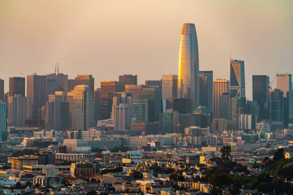 Blick auf San Francisco in der Dämmerung — Stockfoto