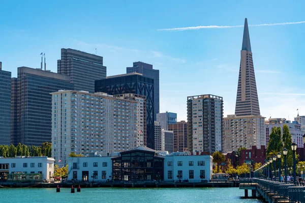 San Francisco skyline and harbor — Stock Photo, Image