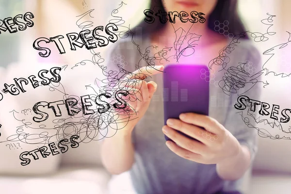 Stress thema met vrouw met een smartphone — Stockfoto