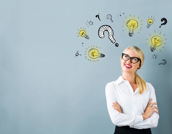 Вопрос с лампочками с молодой женщиной