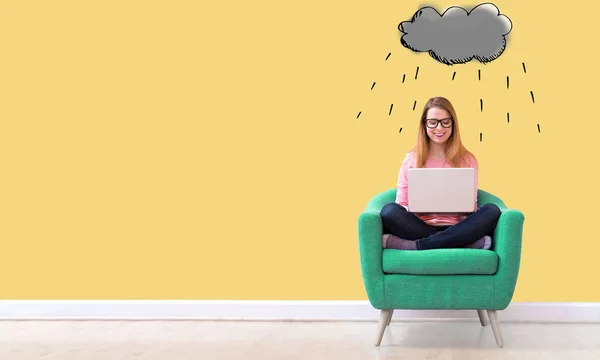 Rain Cloud met vrouw met behulp van een laptop — Stockfoto