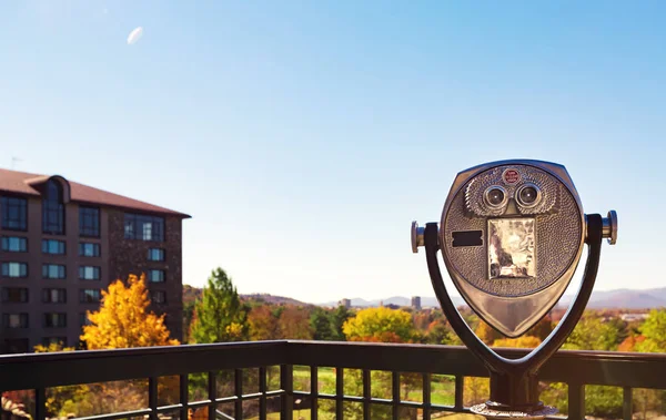 Coin-operated viewer looking out over an autumn landscape — Stock Photo, Image