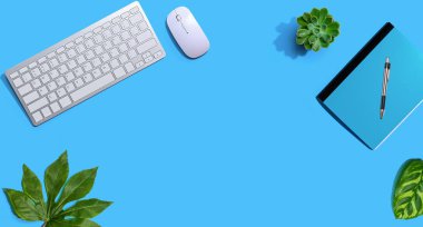 Dizüstü bilgisayar lı bilgisayar klavyesi ve fare