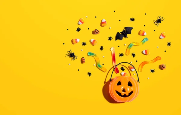 Dynia Halloween z dekoracjami — Zdjęcie stockowe