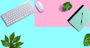 Dizüstü bilgisayar lı bilgisayar klavyesi ve fare