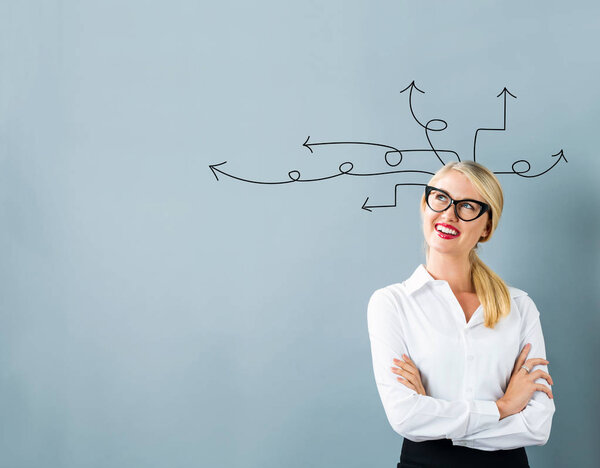 Идея стрелы с молодой женщиной
