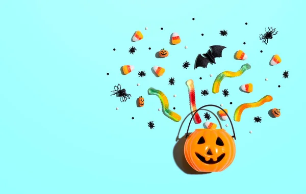 Abóbora de Halloween com decorações — Fotografia de Stock