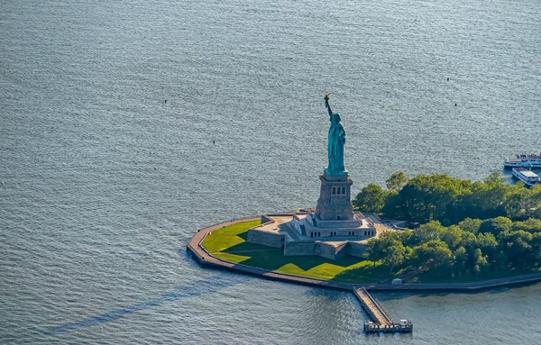 Aerial view of the Statue of Liberty in NY — Stock Photo, Image