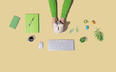 Kumbarası olan biri.