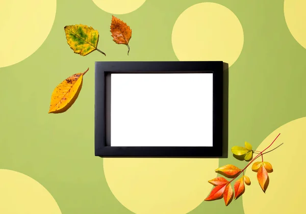 Podzimní listí s prázdným rámečkem — Stock fotografie