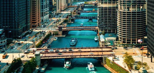 Fiume Chicago con barche dall'alto — Foto Stock