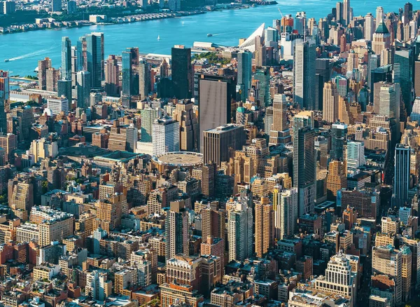 Flygbild över skyskraporna på Manhattan, ny — Stockfoto