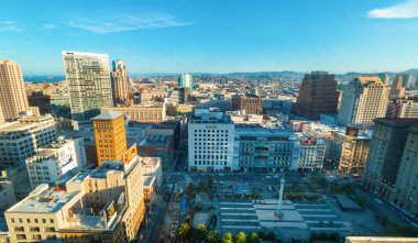 Güneş Union Square San Francisco üzerinde batıyor