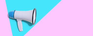 Sert gölgeli beyaz megafon